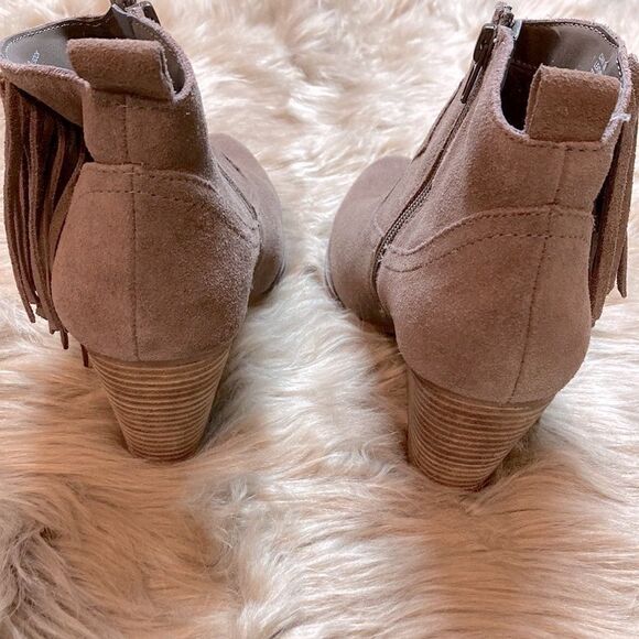 Steve Madden Cian Stacked Heel Leather Suede Taupe Tassel Western Poncho Bootie - Picture 5 of 11